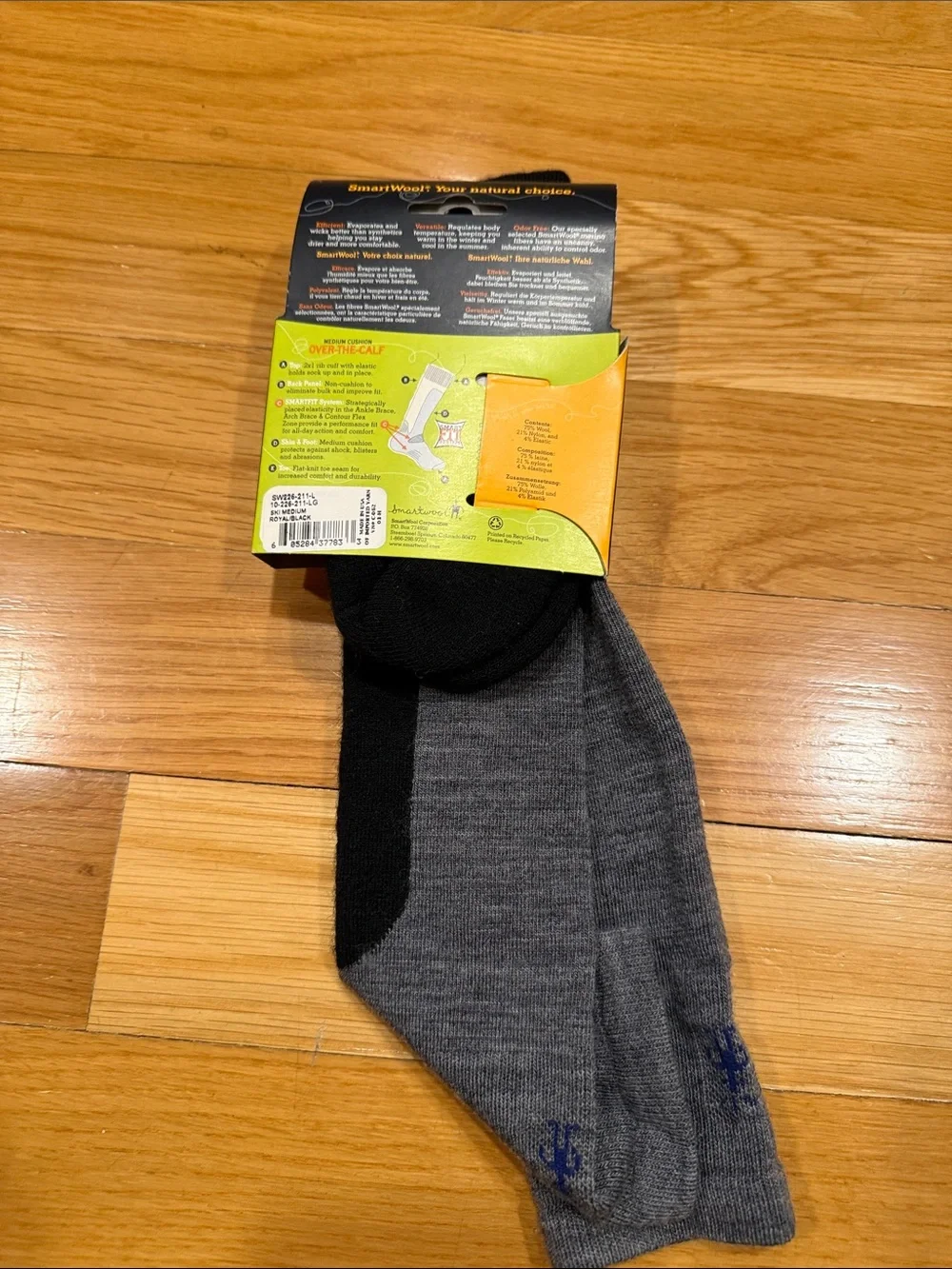 NWT Smartwool over the calf skiing socks size large .